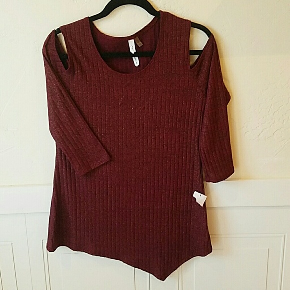 Top - Picture 2 of 3